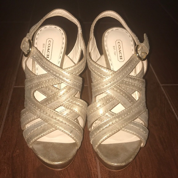 Coach gold leather strap heel - Picture 2 of 8